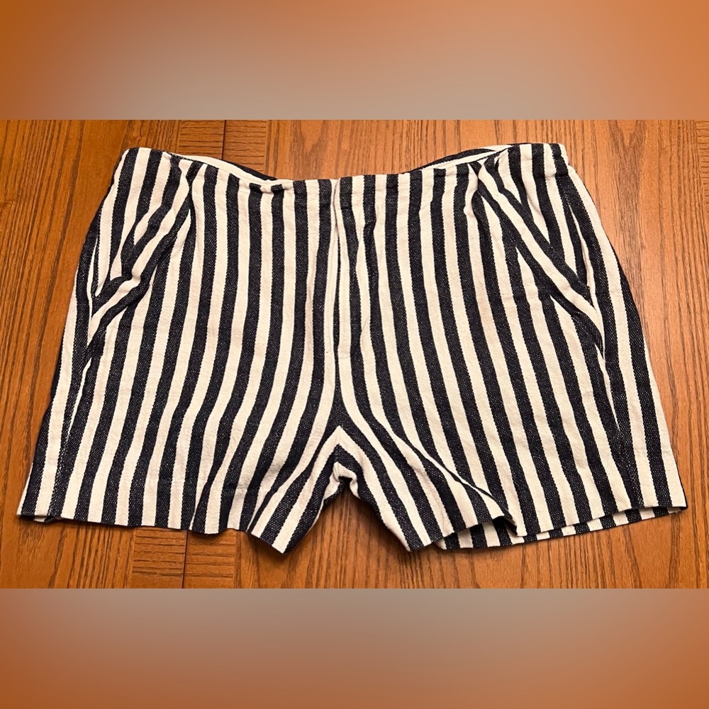 Banana Republic Factory Navy Blue & White Striped Linen 3.5” Shorts Size 8